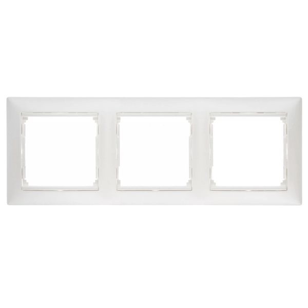 774453 VALENA Рамка 3 поста горизонтальная белая LEGRAND*  во Владимире